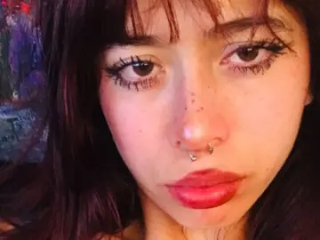 SuzzyGarban  live sex cam