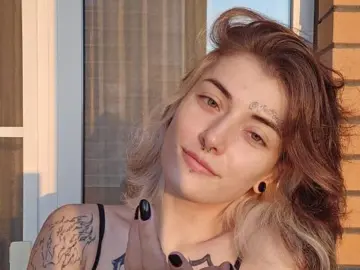 GoldenLips  live sex cam