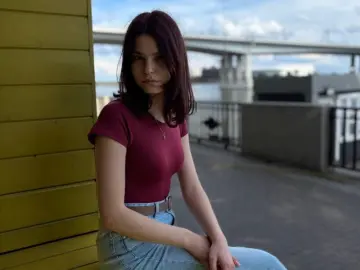 KrystalBeadling  live sex cam