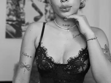 TiaraOffman  live sex cam