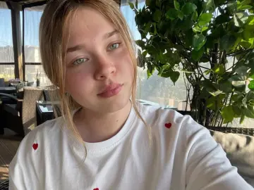 KendallHennig  live sex cam