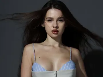 OliviaElliott  live sex cam