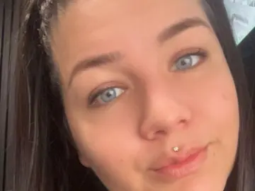 LauraWhatson  live sex cam