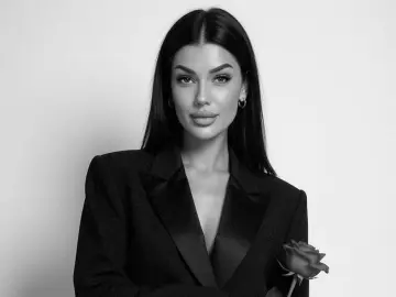 YvonneEverlee  live sex cam