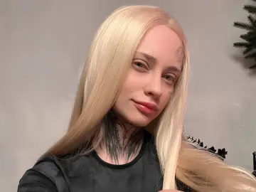 JulianeVerdier  live sex cam