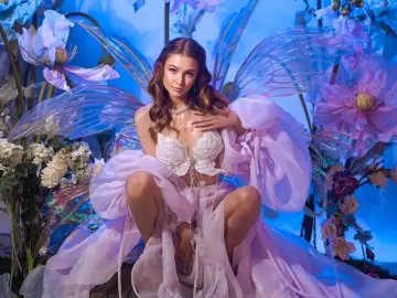 NinelDivine  live sex cam