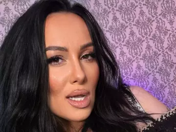 ErikaBaylor  live sex cam