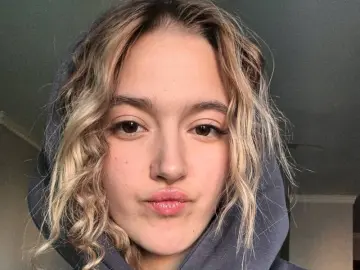 ElwynaBrindle  live sex cam