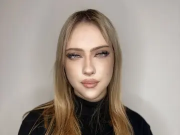 VirgieJanosek  live sex cam