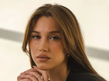 AmelinaBrauberg  live sex cam