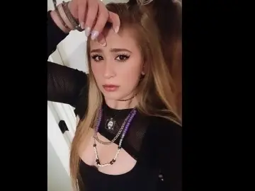 DelilahCalabrese  live sex cam