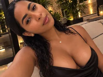 SaraLaker  live sex cam