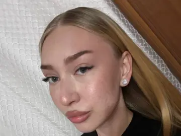 KellyHilles  live sex cam
