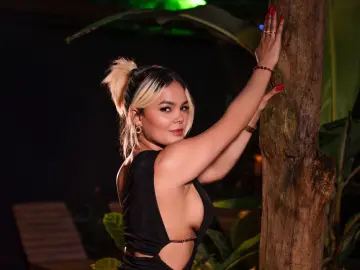 SaryDiamond  live sex cam