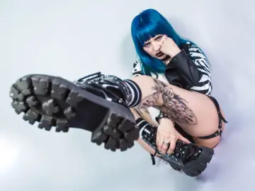 LaurentMcNamara  live sex cam