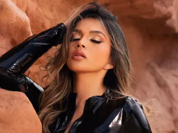 RachaelYork  live sex cam