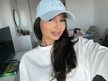 CapriceSinn  live sex cam