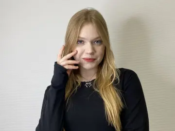 FrancieMcrenolds  live sex cam