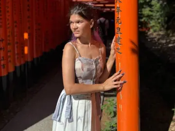 ThuAllin  live sex cam