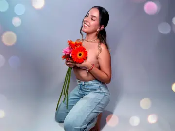 AnitaDiFiore  live sex cam