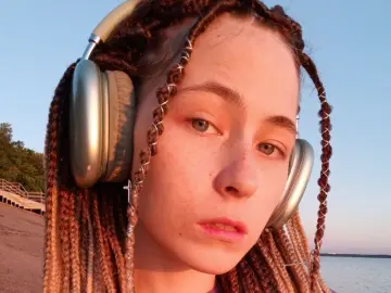 JodeeChum  live sex cam