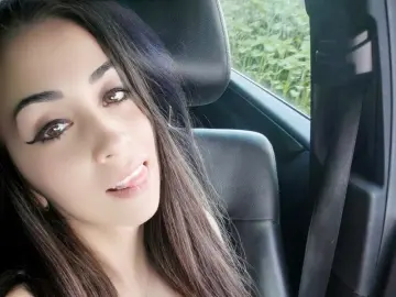 GiuliaLarry  live sex cam
