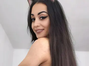GiuliaLarry  live sex cam