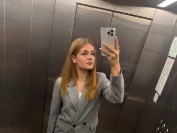 LizzieIacovino  live sex cam