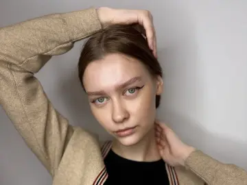 JonnieHillen  live sex cam