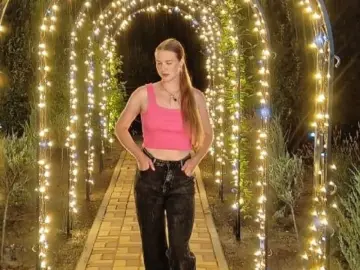 NelleCauthorne  live sex cam