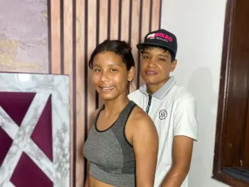 EmmaAndYudith  live sex cam