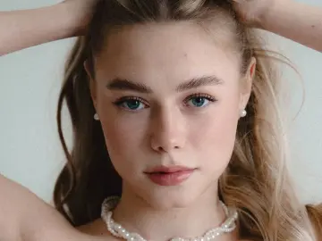 BrittaniBrogren  live sex cam