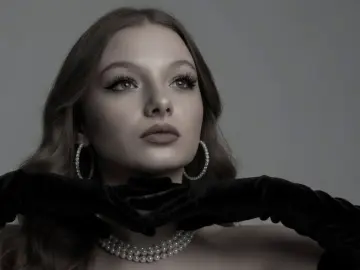 YuriHuprich  live sex cam