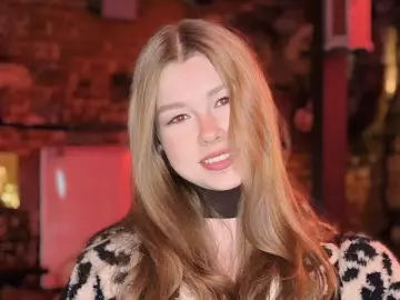DainaThroneberry  live sex cam