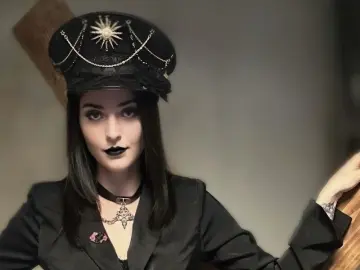LittleLolah  live sex cam
