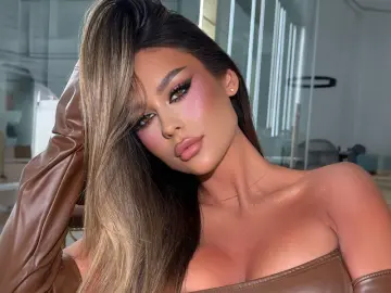 AyannaNur  live sex cam