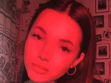 CarolyneWhelan  live sex cam