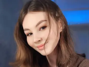 LuanneGfroerer  live sex cam