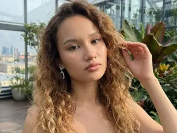 MaliaUcci  live sex cam