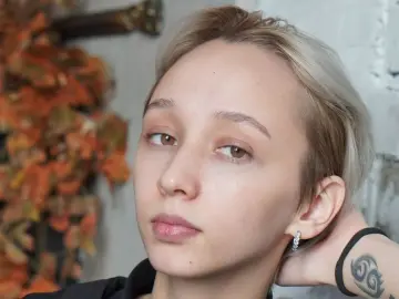 YuetteFreuden  live sex cam