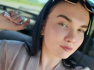 MelindaHeid  live sex cam