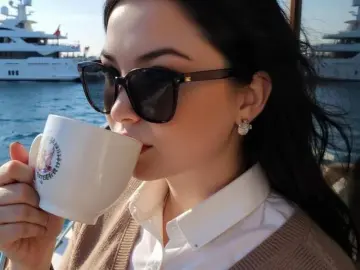 RosieMoons  live sex cam