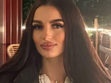 LucretiaBonnoitt  live sex cam