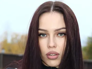 RandaEisenmann  live sex cam