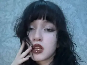 LouisePerrish  live sex cam