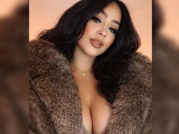 SharlinMoreva  live sex cam