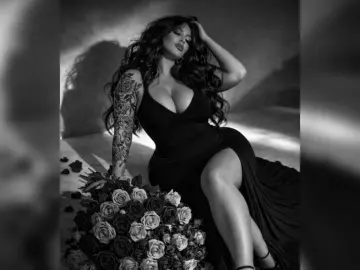 SharlinMoreva  live sex cam