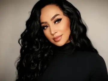 SharlinMoreva  live sex cam