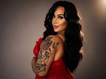 SharlinMoreva  live sex cam