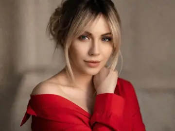 LunaLawrence  live sex cam